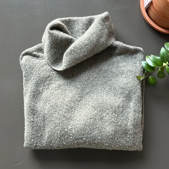 Aritzia Community Plutarch Sweater - Picture 2 of 5